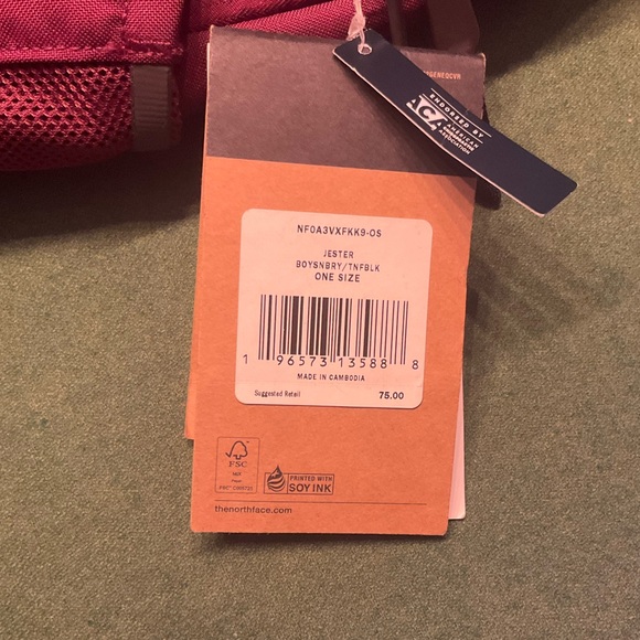 The North Face Jester 28L Backpack TNF Boysenberry/TNF Black - Picture 10 of 13